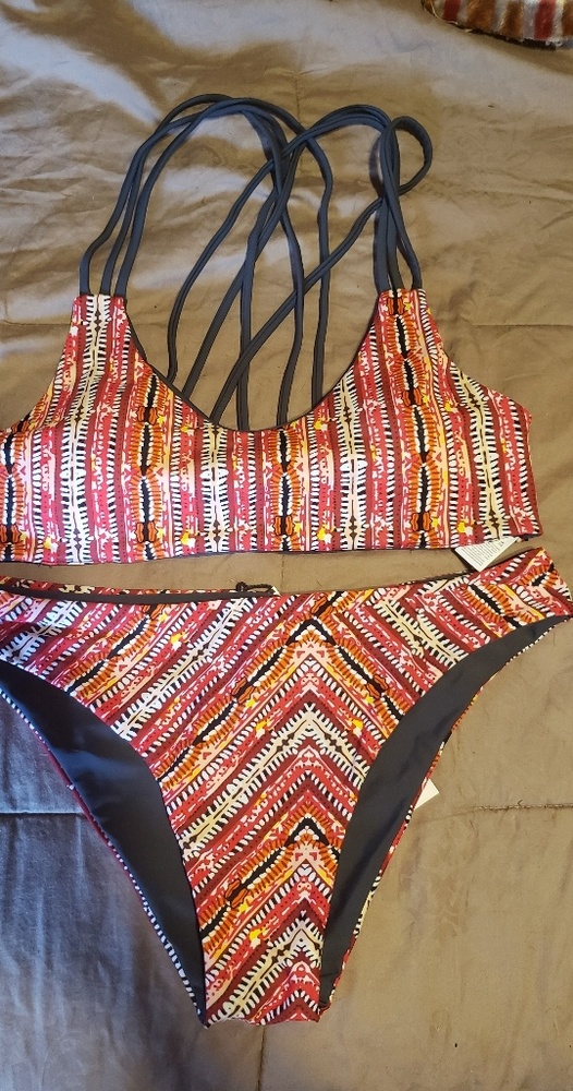 Bikini - Picture 2 of 3
